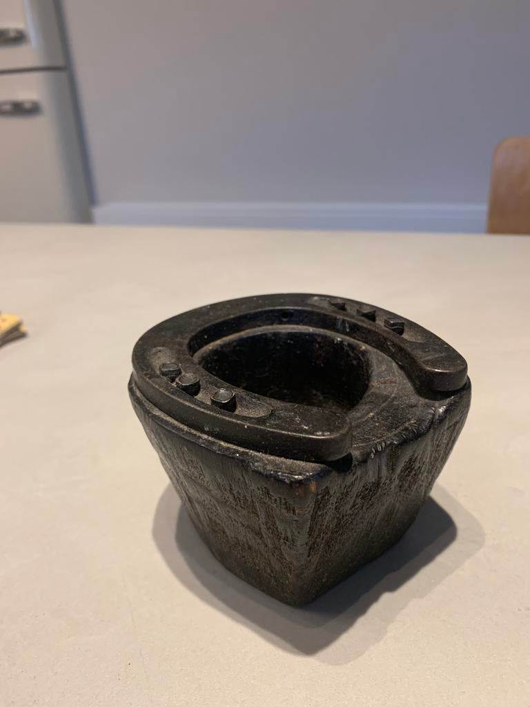 Vintage houten en ijzeren asbak in de vorm van een hoefijzer, Ophalen of Verzenden, Asbak