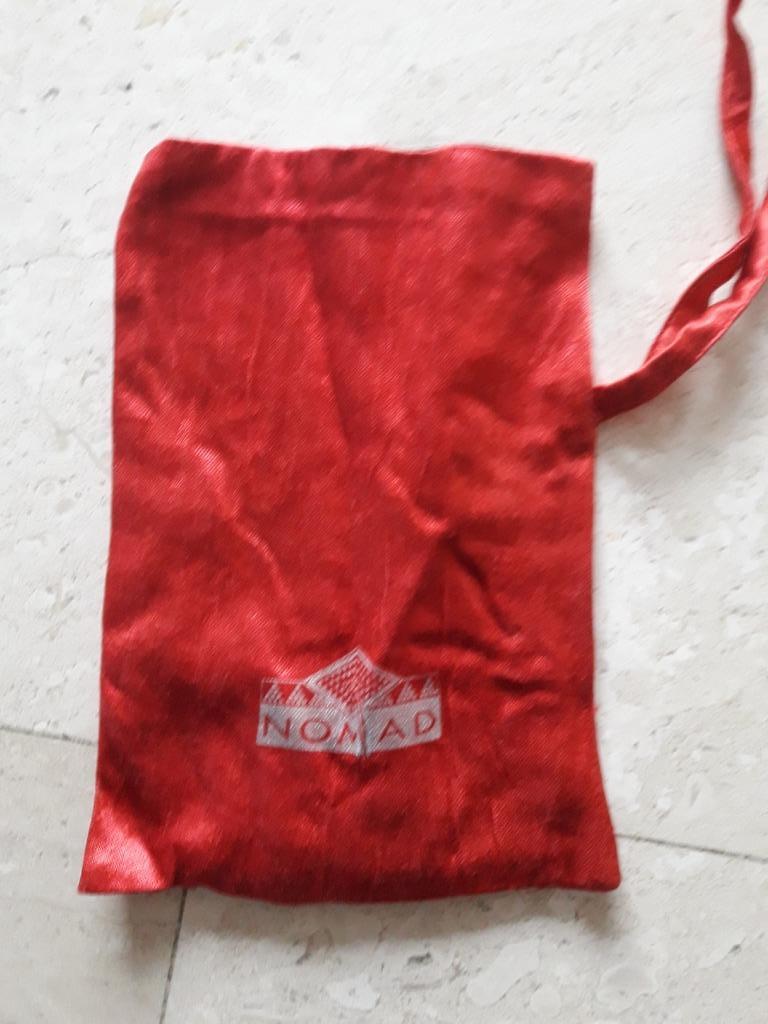Nomad zakje, Handtassen en Accessoires, Kettingen, Zo goed als nieuw, Overige materialen, Rood, Ophalen of Verzenden
