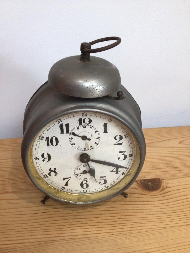 Ancien réveil avec une cloche des années 50, Antiquités & Art, Antiquités | Horloges, Enlèvement