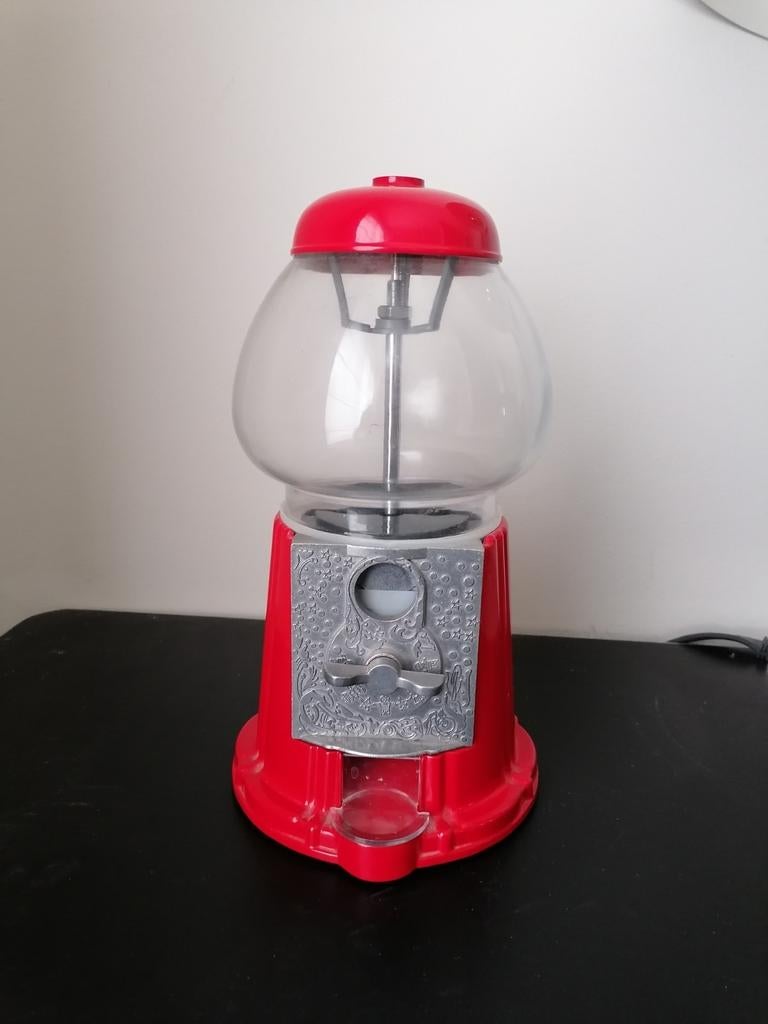 Kauwgomballen automaat, Ophalen