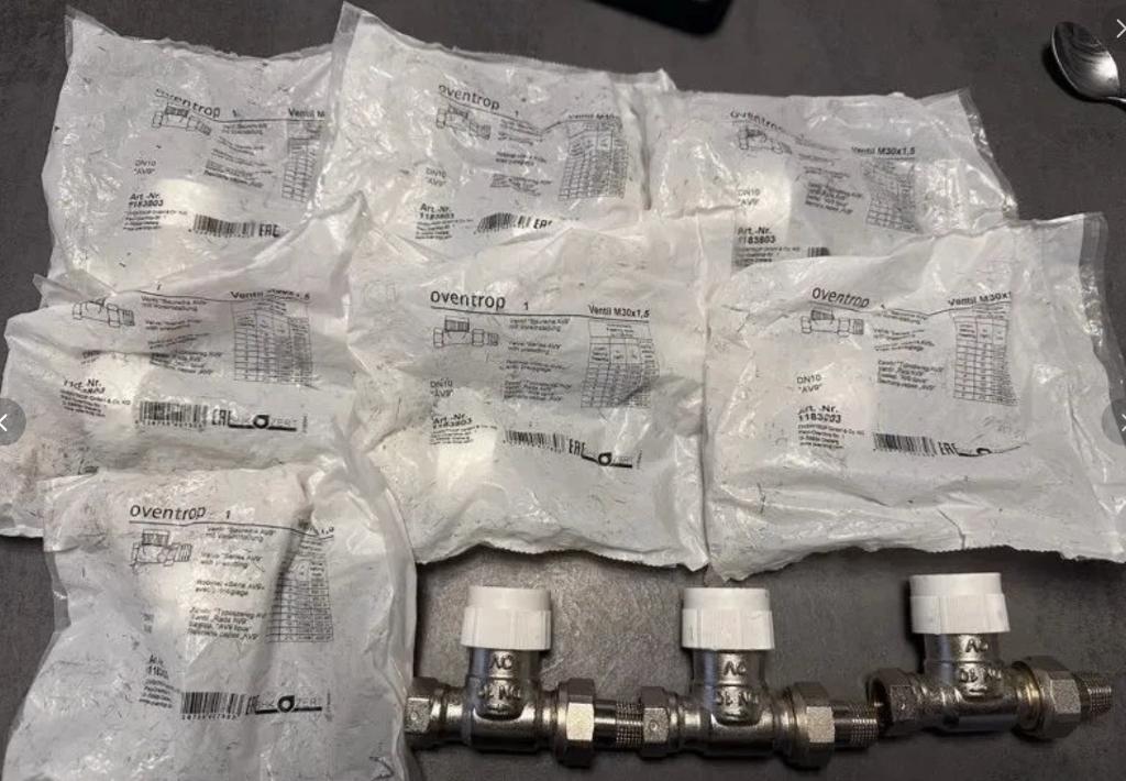 Lot de 10 corps thermostatiques neuf Oventrop 1183803 3/8, Bricolage & Construction, Chauffage & Radiateurs, Envoi, Neuf, Radiateur