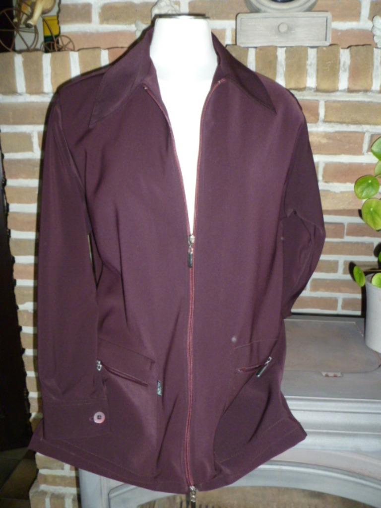 Nieuwe bordeaux lange dames jas. maat 44, Kleding | Dames, Grote Maten, Ophalen of Verzenden, Zo goed als nieuw