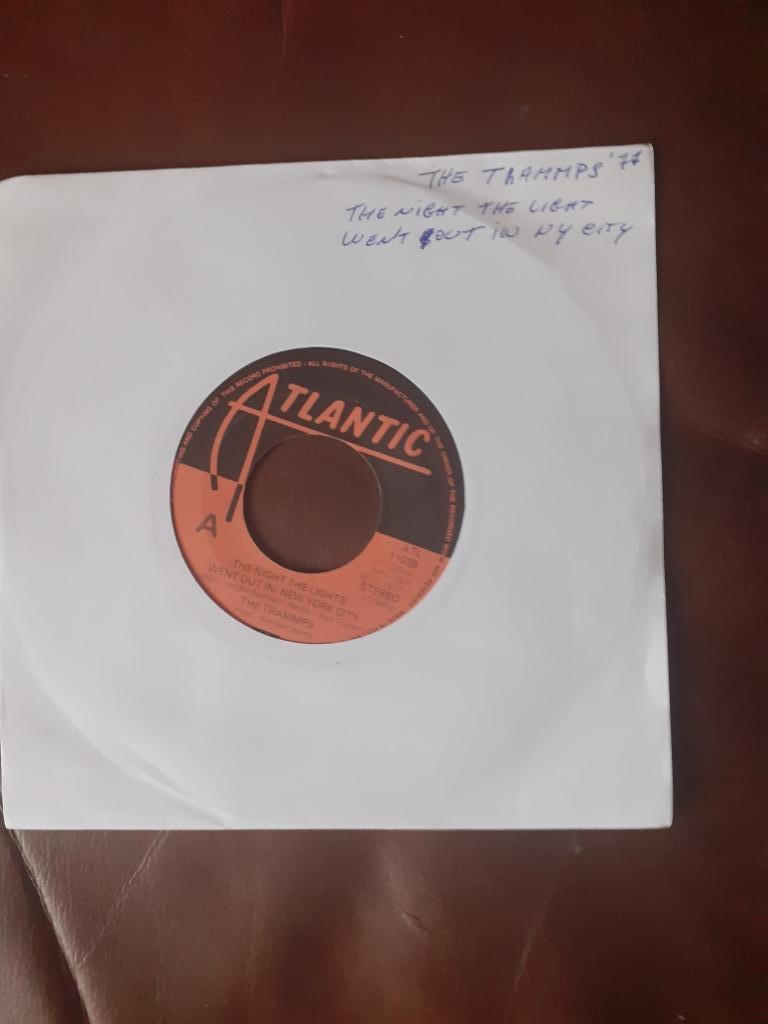 45T Trammps : The night the lights went out in New York City, Ophalen of Verzenden
