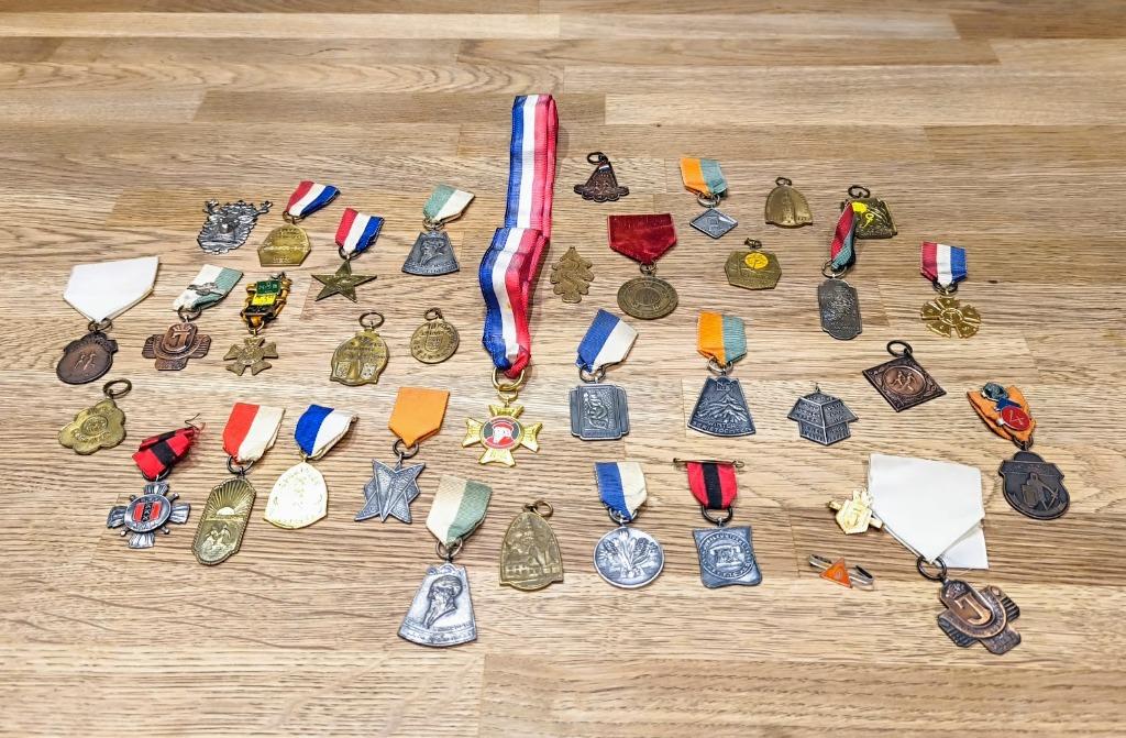 lot Medailles/ Aandenkens +- 35 stuks, Ophalen of Verzenden