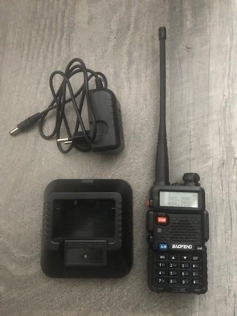 Baofeng UV-5R portofoon, 5 à 15 km, Enlèvement, Avec clip de ceinture, Neuf