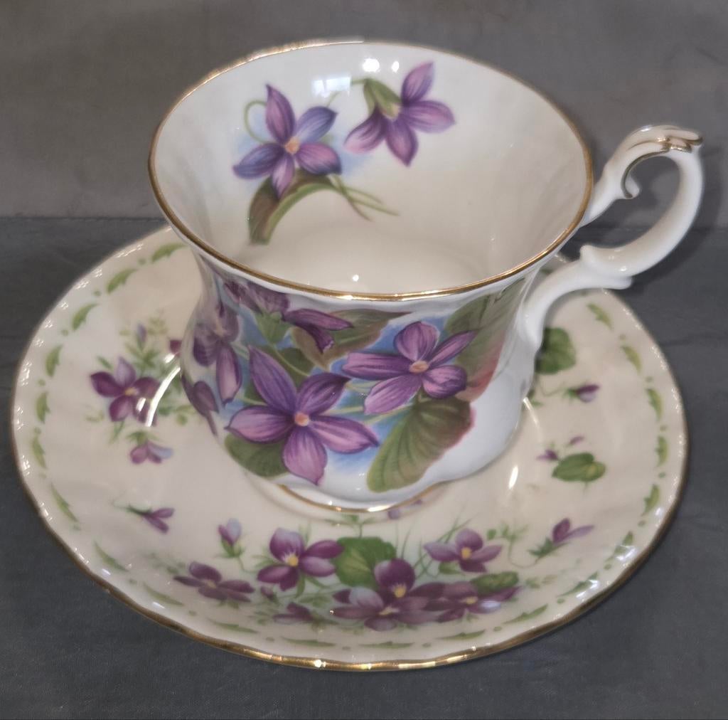 Royal Albert porseleinen koffiekop in zo goed als nieuwe sta, Antiek en Kunst, Ophalen of Verzenden