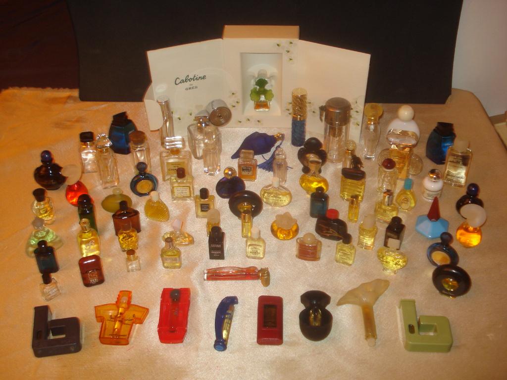 Gros Lot d'Anciennes Miniatures de Parfums et Flacons Divers, Ophalen of Verzenden, Zo goed als nieuw, Miniatuur, Gevuld