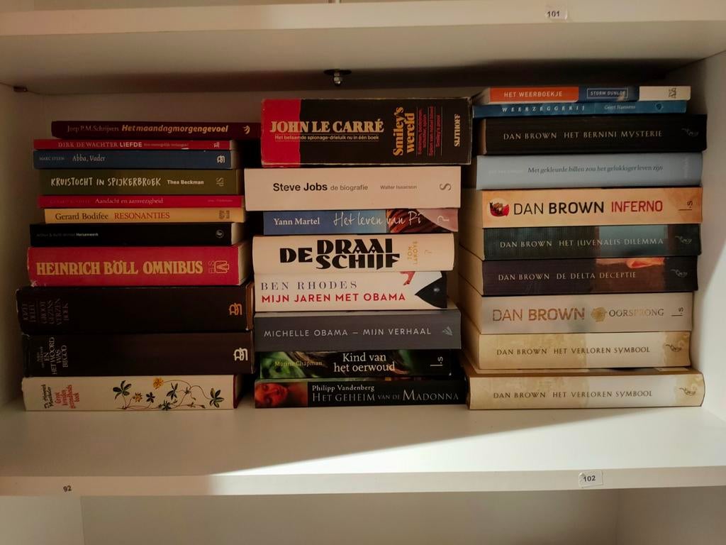 Romans Dan Brown  e. a. Gedichtenbundels, Ophalen of Verzenden, Zo goed als nieuw, Verschillende onderwerpen