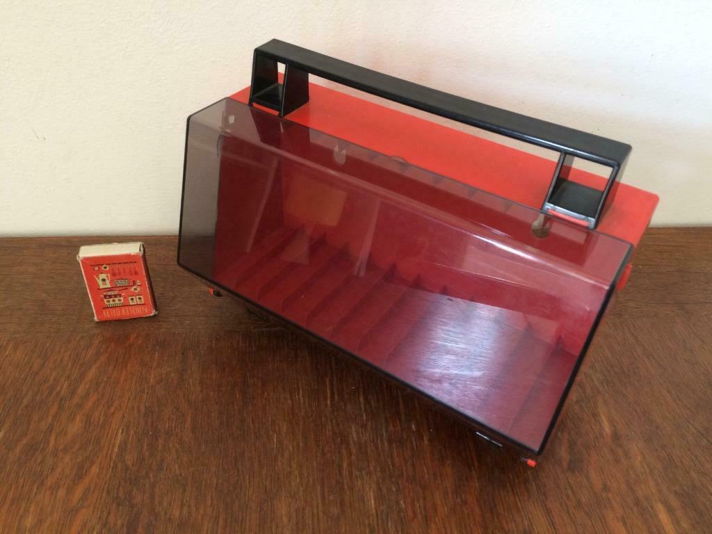 Petite boîte rouge pour cassettes à suspendre portable, Enlèvement ou Envoi, Comme neuf