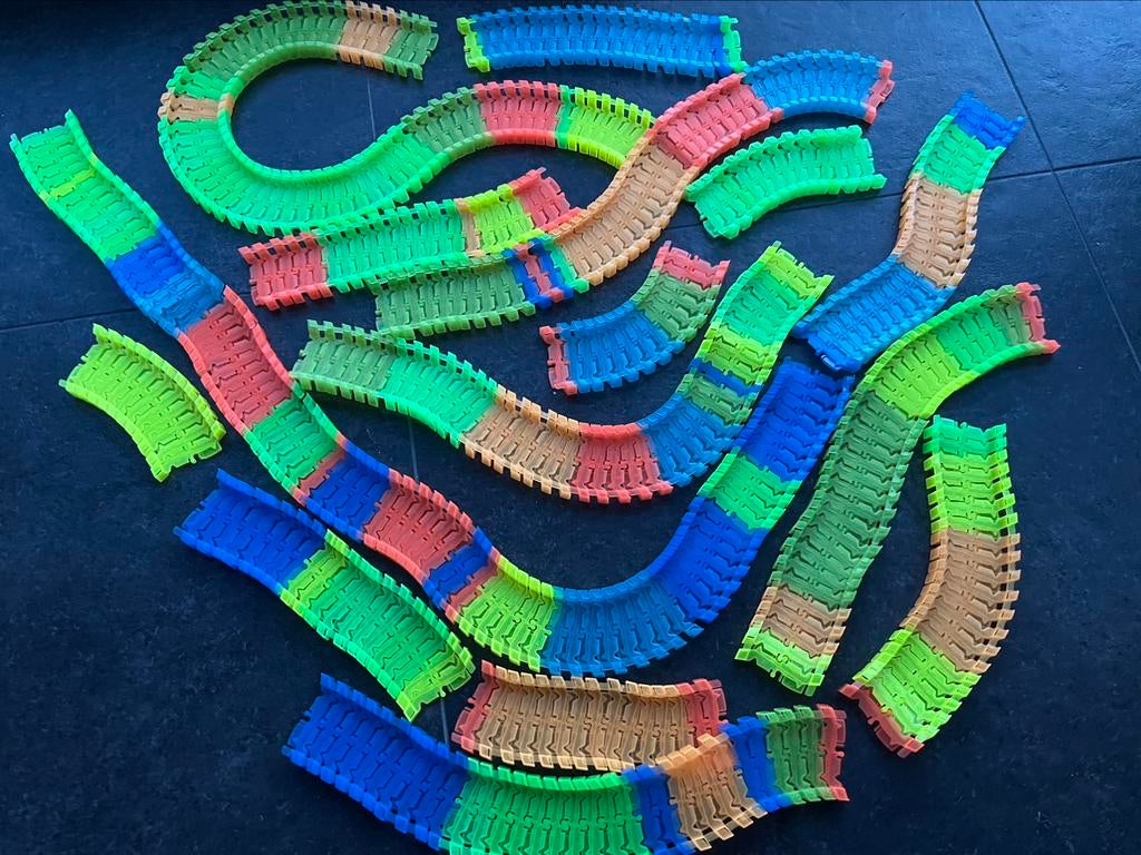 Circuit de voiture fluo flexible vendu sans voiture, Utilisé