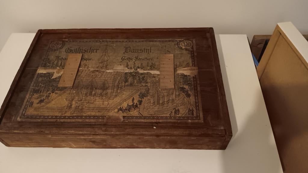 Antieke blokkendoos in gothische stijl, Antiek en Kunst, Ophalen of Verzenden