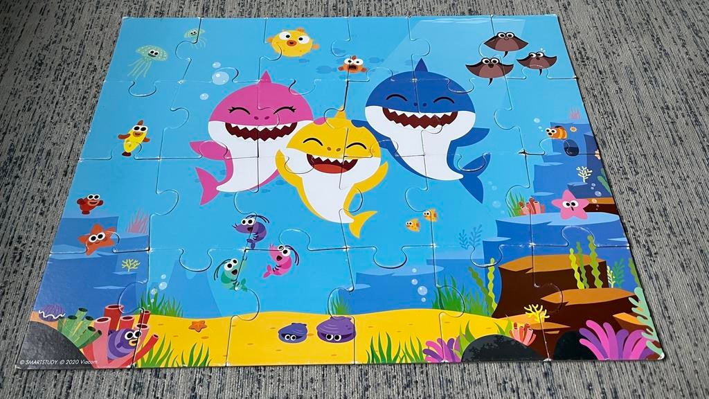 Baby Shark vloerpuzzel, Ophalen of Verzenden, 10 tot 50 stukjes, Zo goed als nieuw, 2 tot 4 jaar