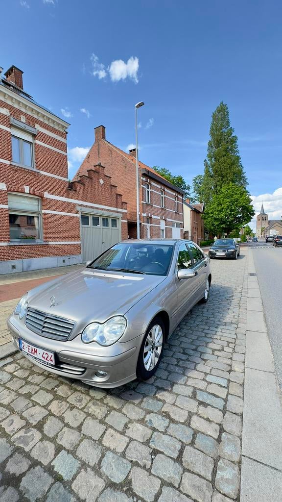 Mercedes-Benz C200 - bon fonctionnement - bon état, Autos, Mercedes-Benz, Argent ou Gris, 4 portes, Autre, Noir