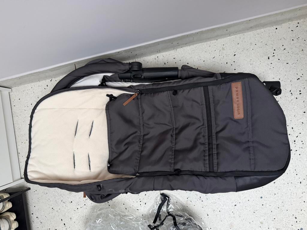 Mooie mutsy kinderwagen, Enlèvement