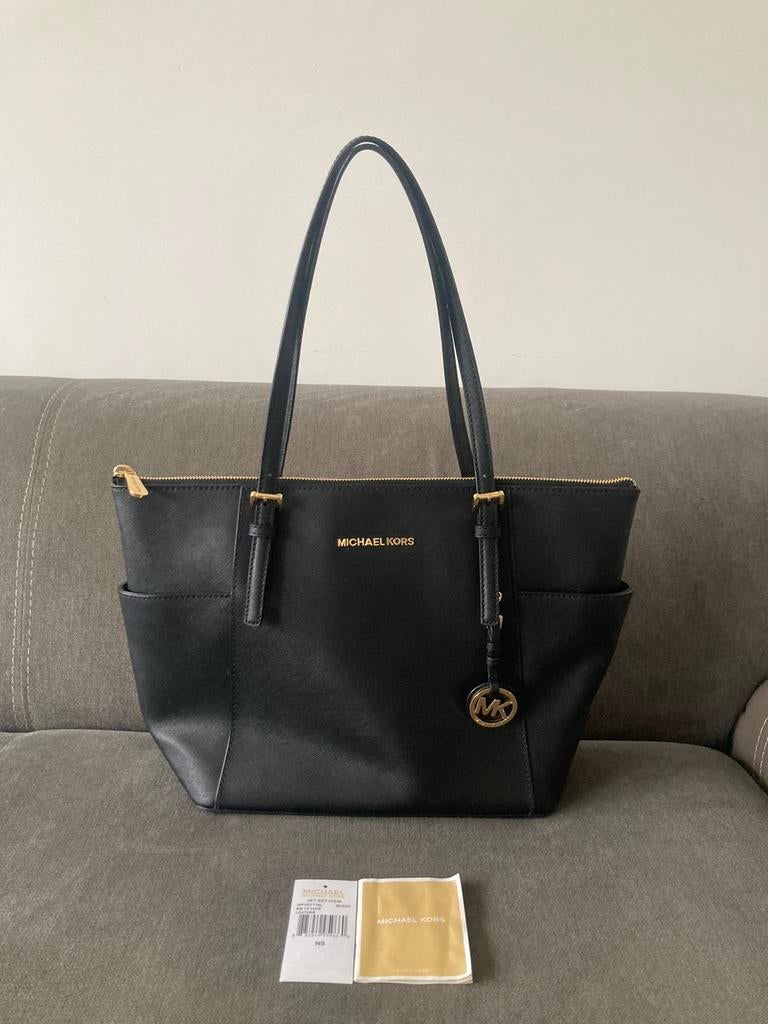 Sac à main Michael Kors Jet Set en cuir noir comme neuf, Enlèvement ou Envoi, Comme neuf, Sac à main