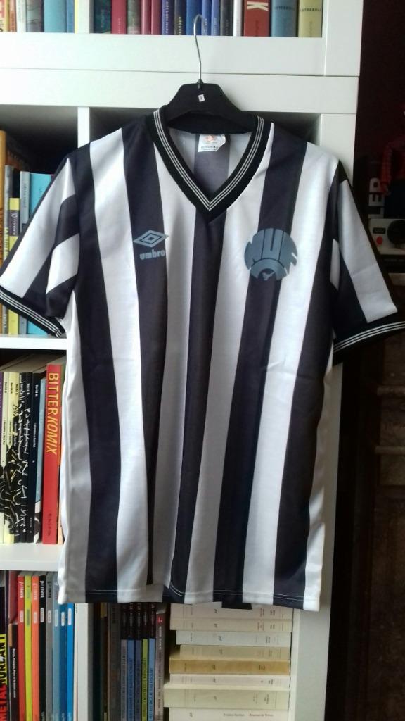 Maillot / Trui Newcastle United Football Club home 80's, Taille M, Enlèvement ou Envoi, Neuf, Maillot
