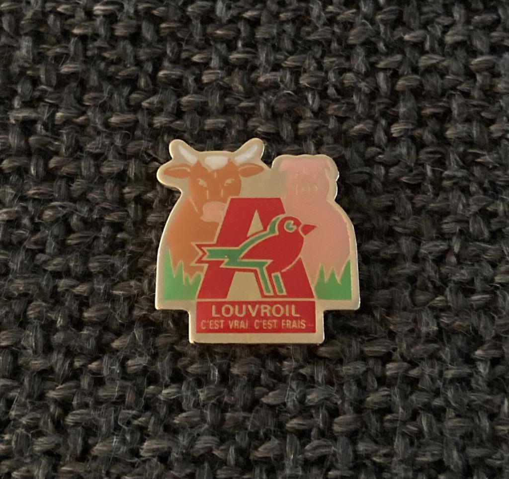 PIN - AUCHAN - LOUVROIL, Envoi, Utilisé, Autres sujets/thèmes, Insigne ou Pin's