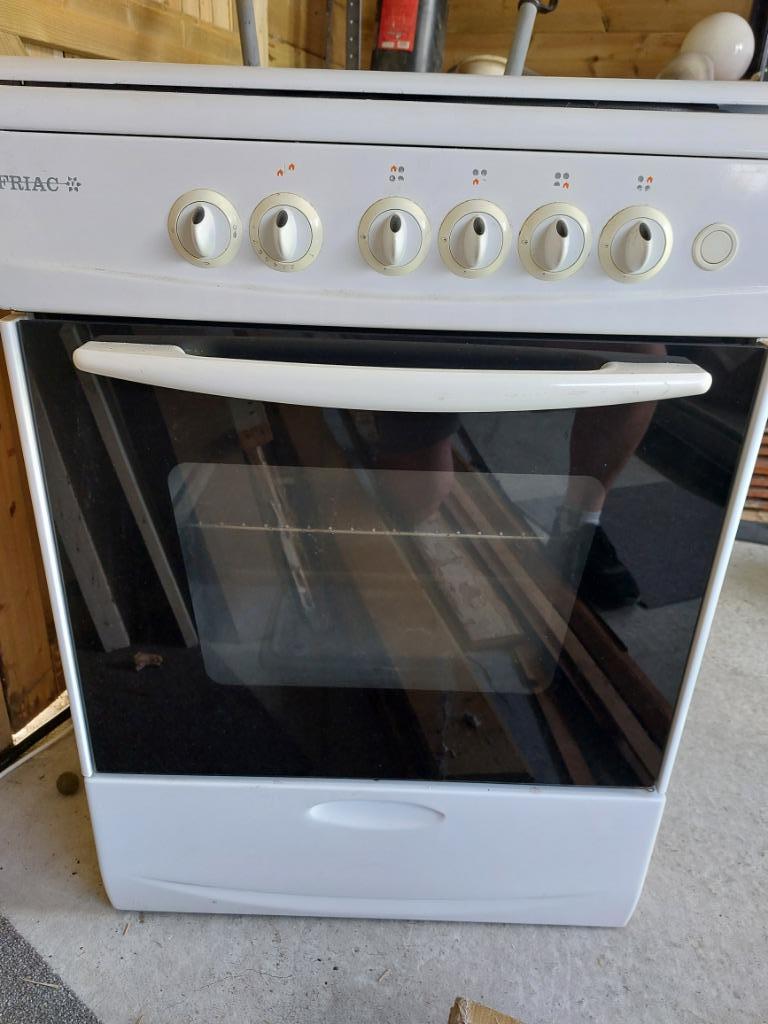 CUISINIÈRE À GAZ FRIAC, Electroménager, Gaz, 4 zones de cuisson, Enlèvement, Utilisé