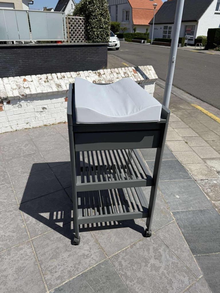 Verzorgtafel op wielen, Ophalen, Zo goed als nieuw, Aankleedkussen, Overige merken