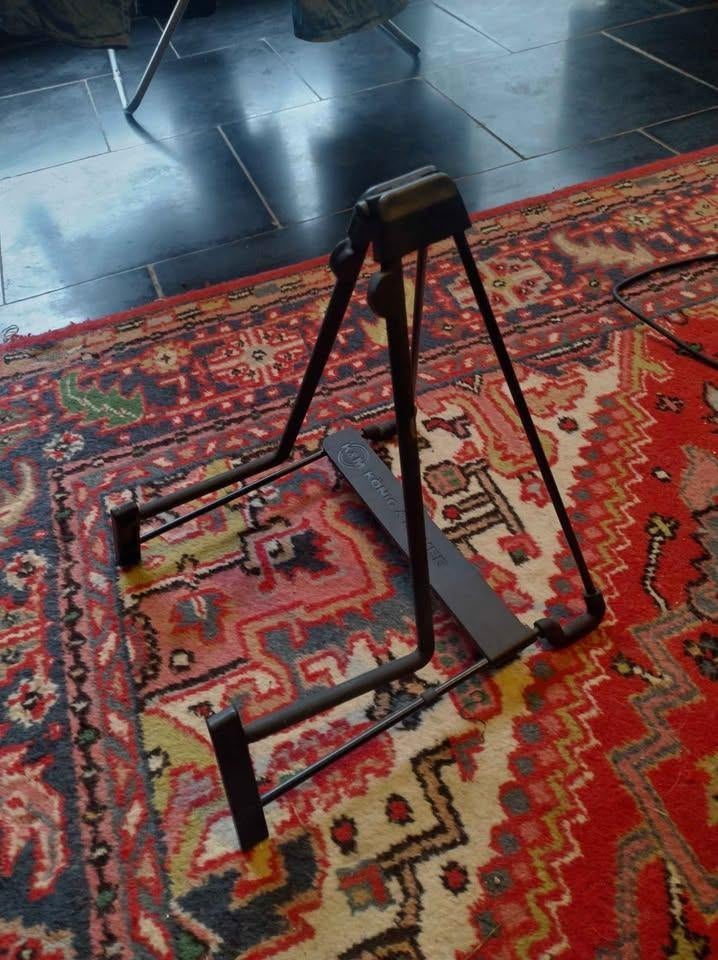 Stand de guitare K&M entièrement pliable, Enlèvement ou Envoi, Utilisé, Pied pour instrument, Guitare
