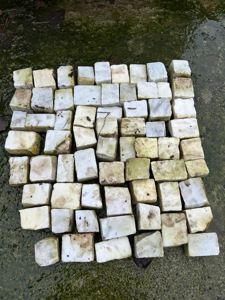 Witte Carrara marmer kasseien – ca. 10 m², Doe-het-zelf en Bouw, Tegels, Gebruikt, Marmer, Ophalen