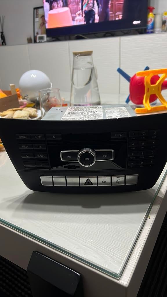Mercedes bens auto radio voor C Klasse, Auto diversen, Ophalen of Verzenden, Zo goed als nieuw