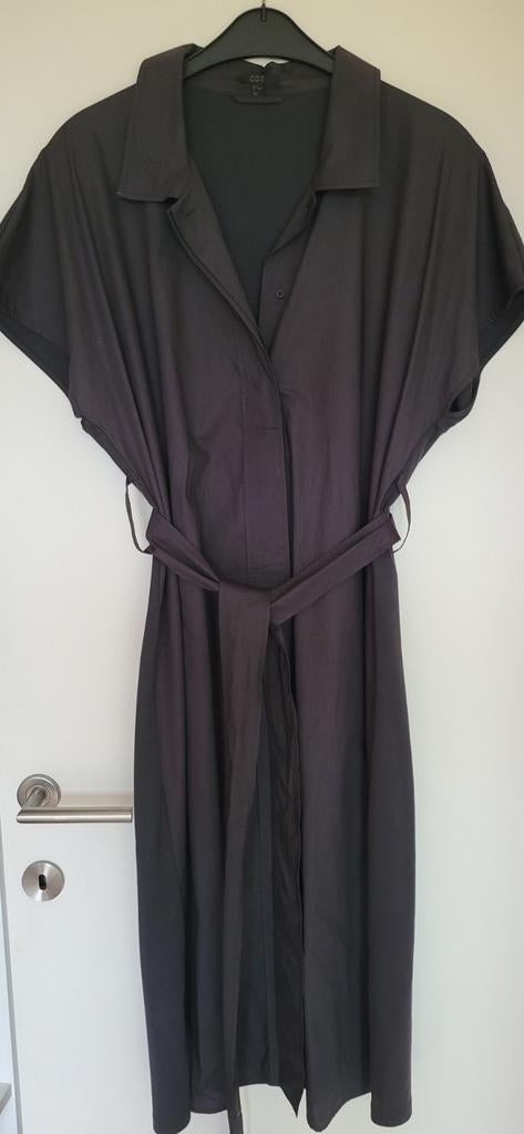 COS donkergrijze knoopjurk, Kleding | Dames, Jurken, Zo goed als nieuw, Maat 38/40 (M), Grijs, Onder de knie, Ophalen of Verzenden