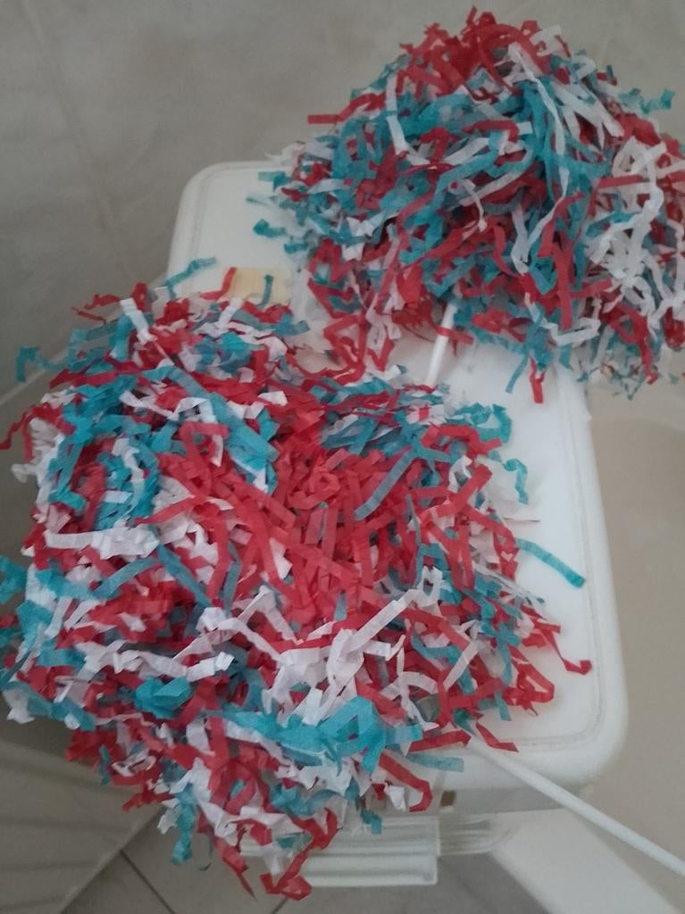 Cheerleader stokken papier, Ophalen