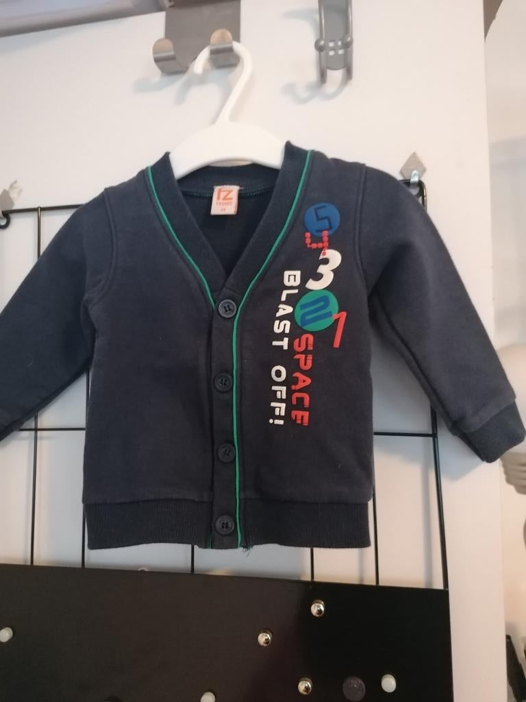 Truitje met knopen voor 6 maanden, Kinderen en Baby's, Gebruikt, Truitje of Vestje, Frendz, Ophalen of Verzenden