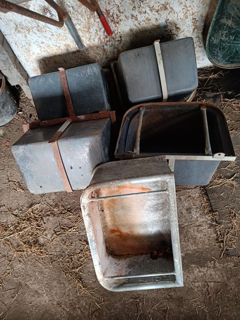 Verschillende Eetbak paarden te koop, Dieren en Toebehoren, Ophalen, Zo goed als nieuw