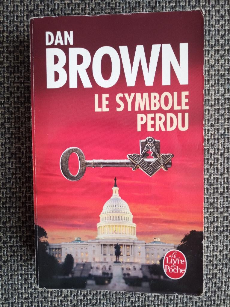 Dan Brown - Le symbole perdu (Le livre de poche 32075), Boeken, Thrillers, Gelezen, Ophalen of Verzenden, Dan Brown, Amerika
