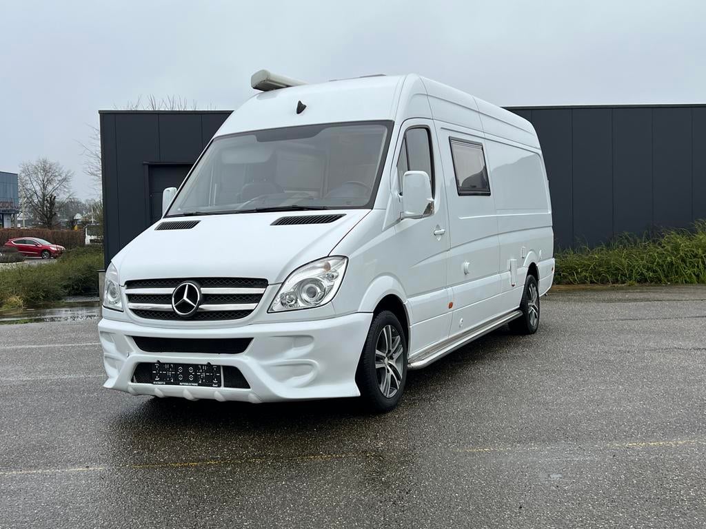 Mercedes camper met grote luifel, Particulier