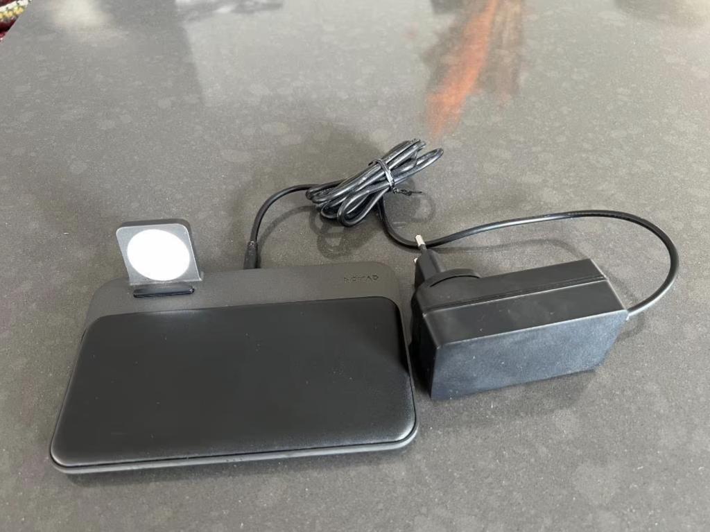 Nomad Base Station Draadloze Oplader voor Phone + Watch, Telecommunicatie, Mobiele telefoons | Telefoon-opladers, Gebruikt, Ophalen of Verzenden