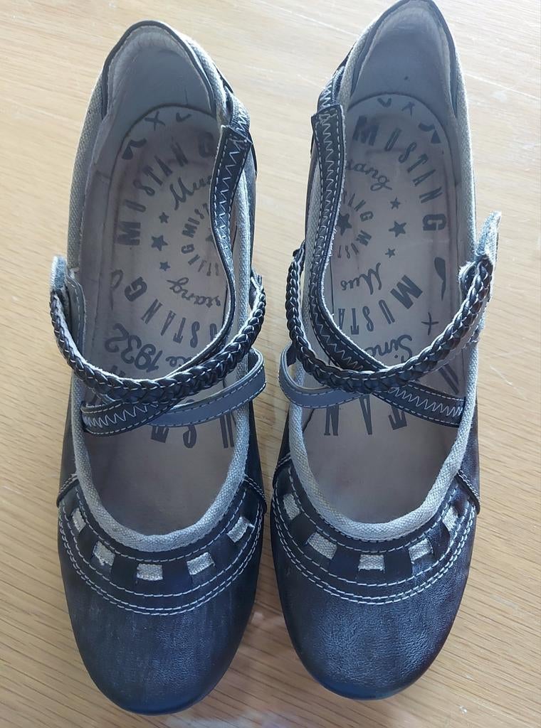 Ballerines MUSTANG demi -talon. POINTURE 40.  ÉTAT NEUF !, Ophalen of Verzenden, Zo goed als nieuw, Grijs, Ballerina's