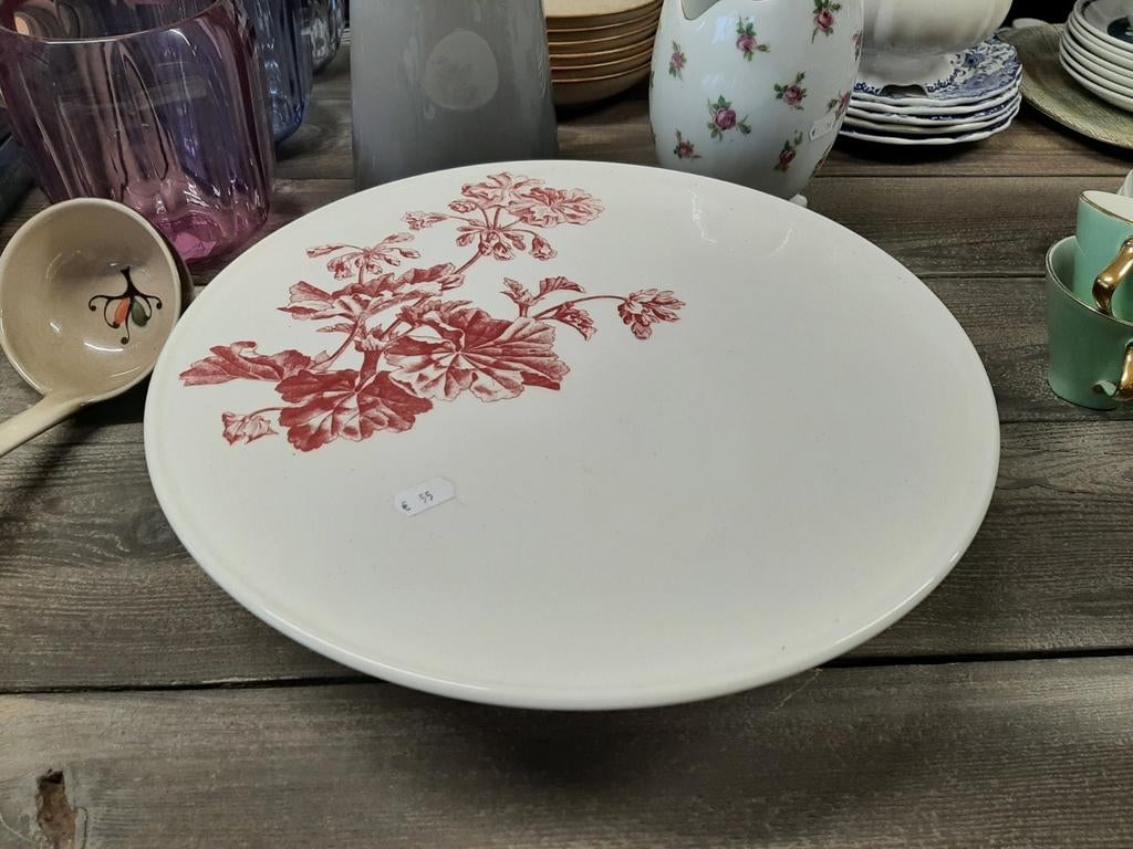 Plat à tarte sur pied Royal Boch décor Géranium fuschia, Enlèvement ou Envoi, Neuf