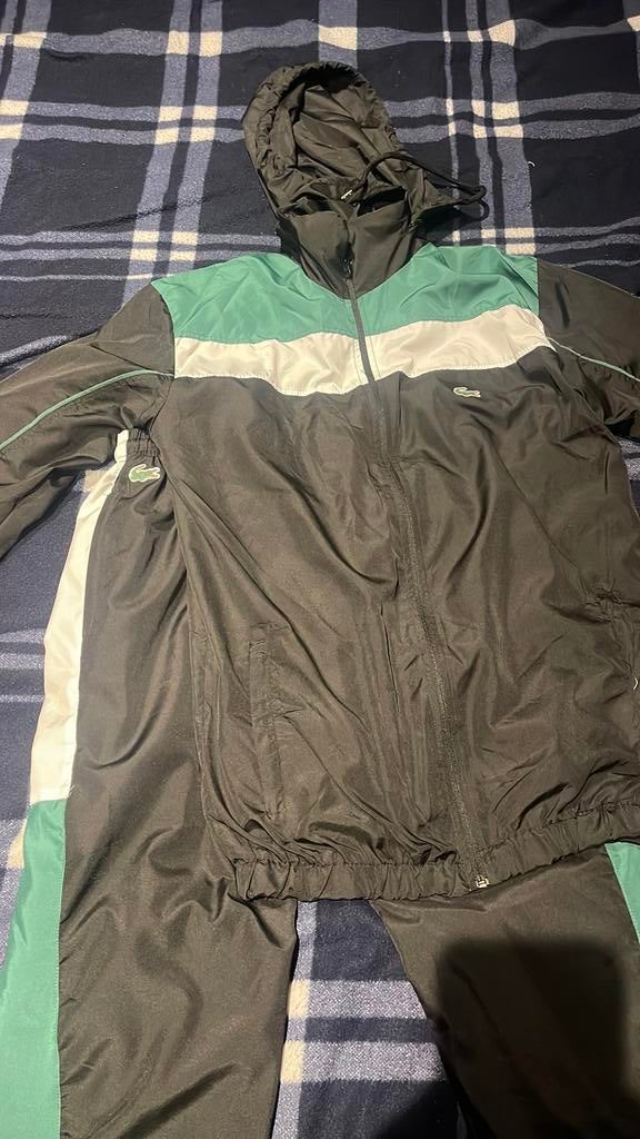 Lacoste Trainingspak, Ophalen