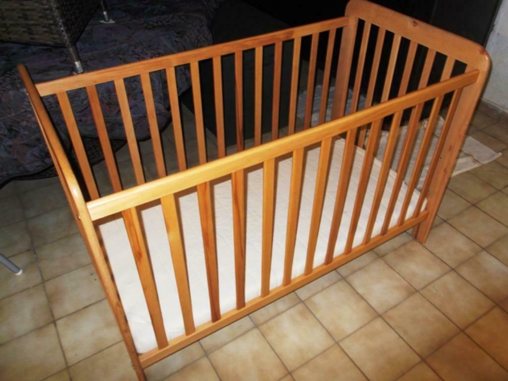 Houten babybedje, Enlèvement, Utilisé, Matelas