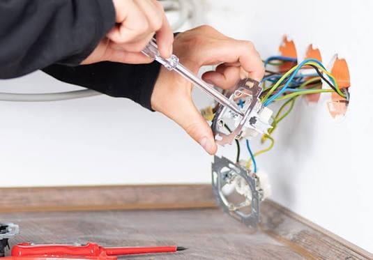Elekricien voor grote en kleine opdrachten, Diensten en Vakmensen, Elektriciens, 24-uursservice
