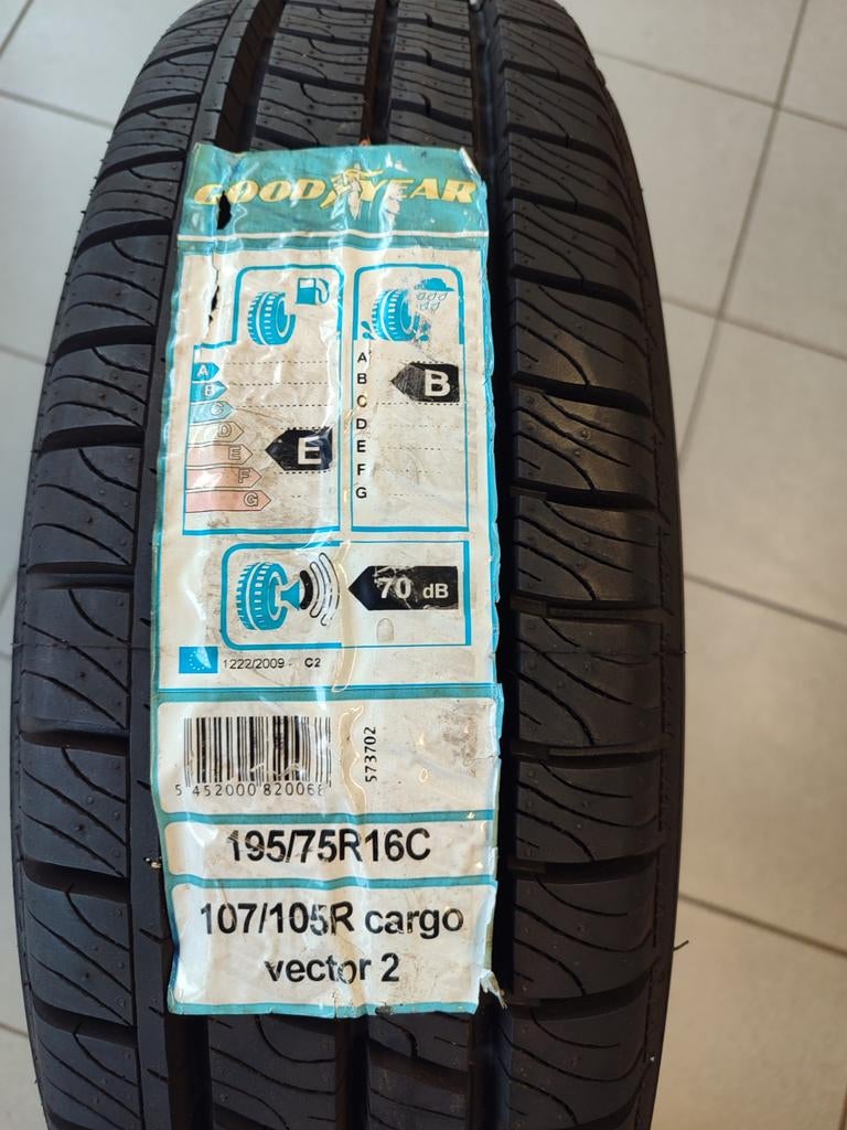 Nieuwe band voor bestelwagen 195/75/16C.  107/105R Cargo Vec, Ophalen