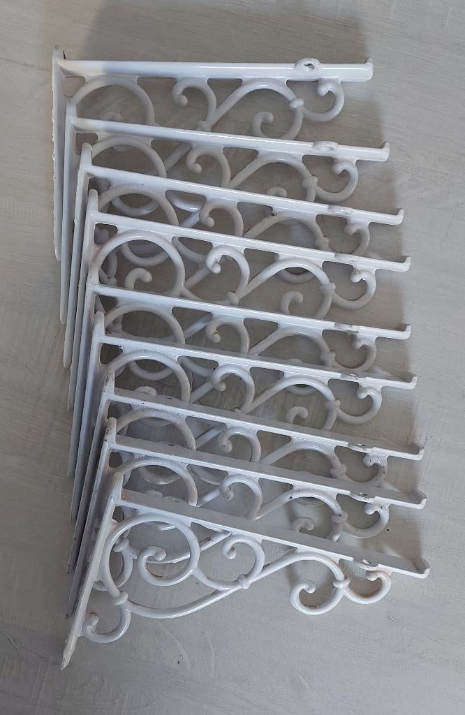 9 équerres décoratives blanches (fontes), Enlèvement, Utilisé