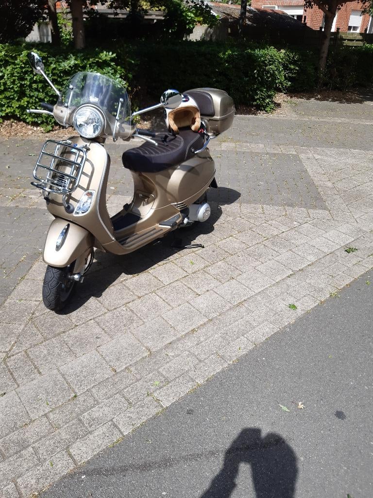 prachtige goed onderhouden vespa te koop, Motoren, Motoren | Piaggio, Scooter, Motorrijbewijs A, Particulier, 125 cc
