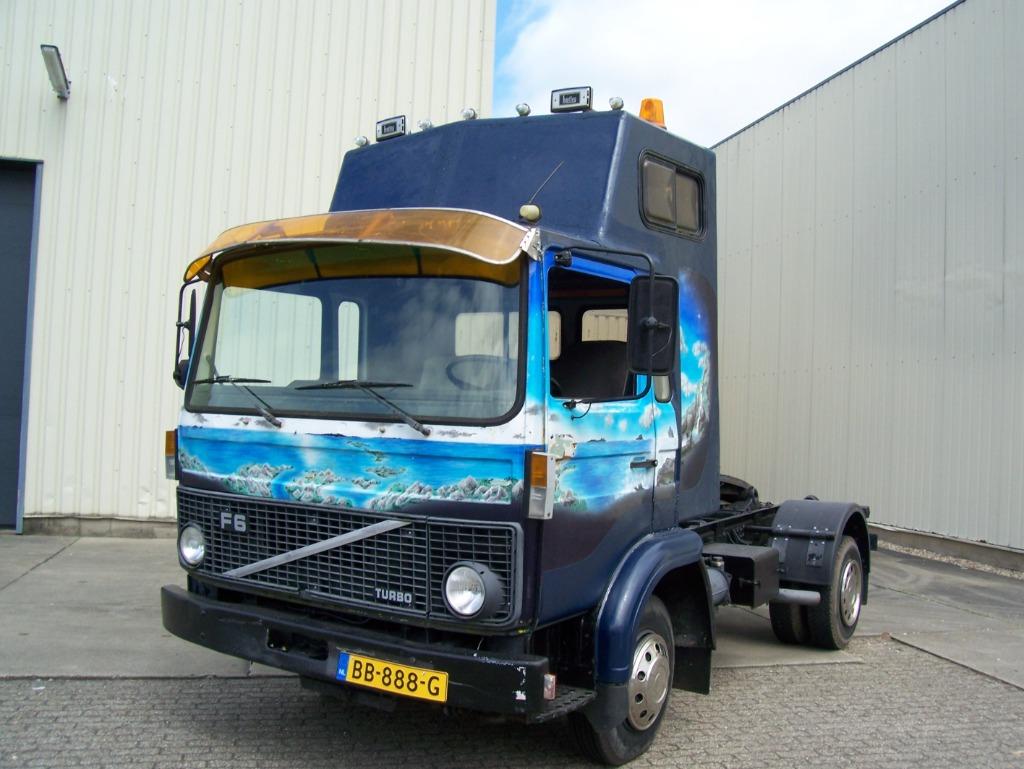 Inrui/ruil Volvo FL 614 Trekker Oldtimer. Uniek !  1985, Autos, Oldtimers & Ancêtres, Particulier, Radio, Attache-remorque, Volvo