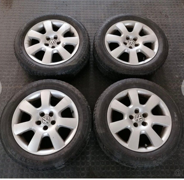 4 jante vw new beetle  golf 4 16 pouce avec 4 tres bon pneus, Enlèvement