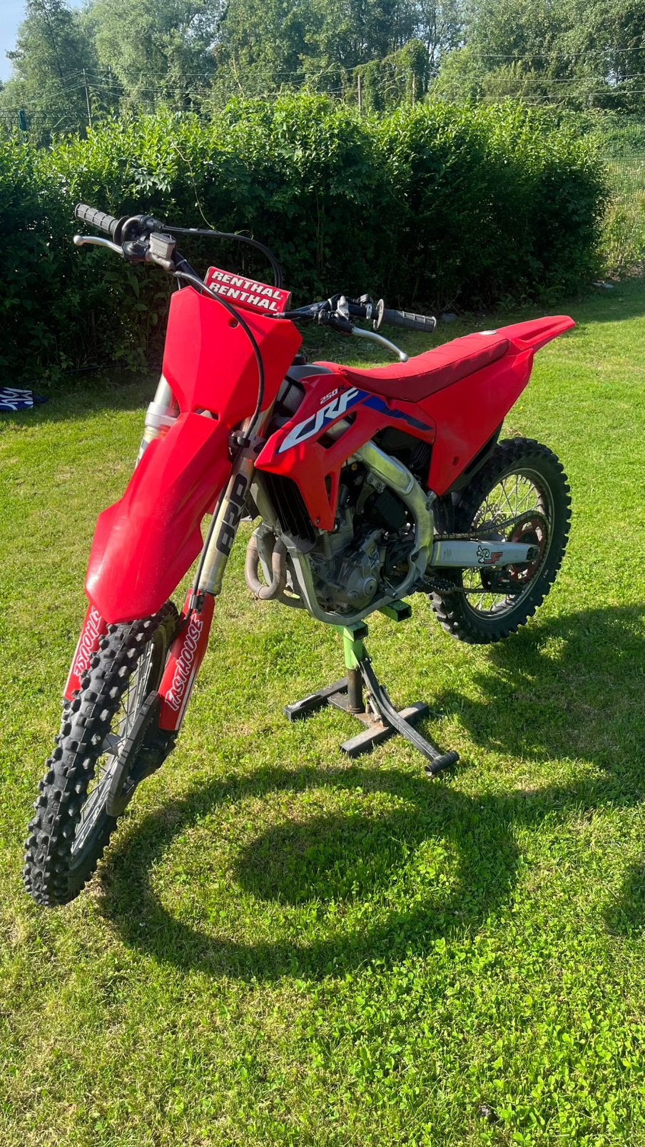 250 crf-r 2022, Fietsen en Brommers, Brommers | Crossbrommers, Ophalen of Verzenden, Zo goed als nieuw, Honda