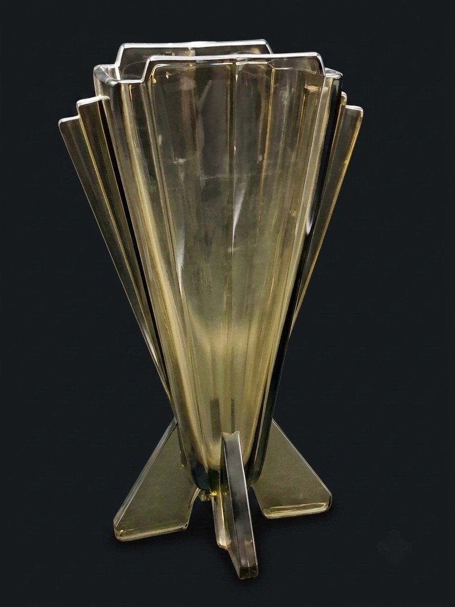 Vase en forme de ventilateur Art-Déco, Enlèvement