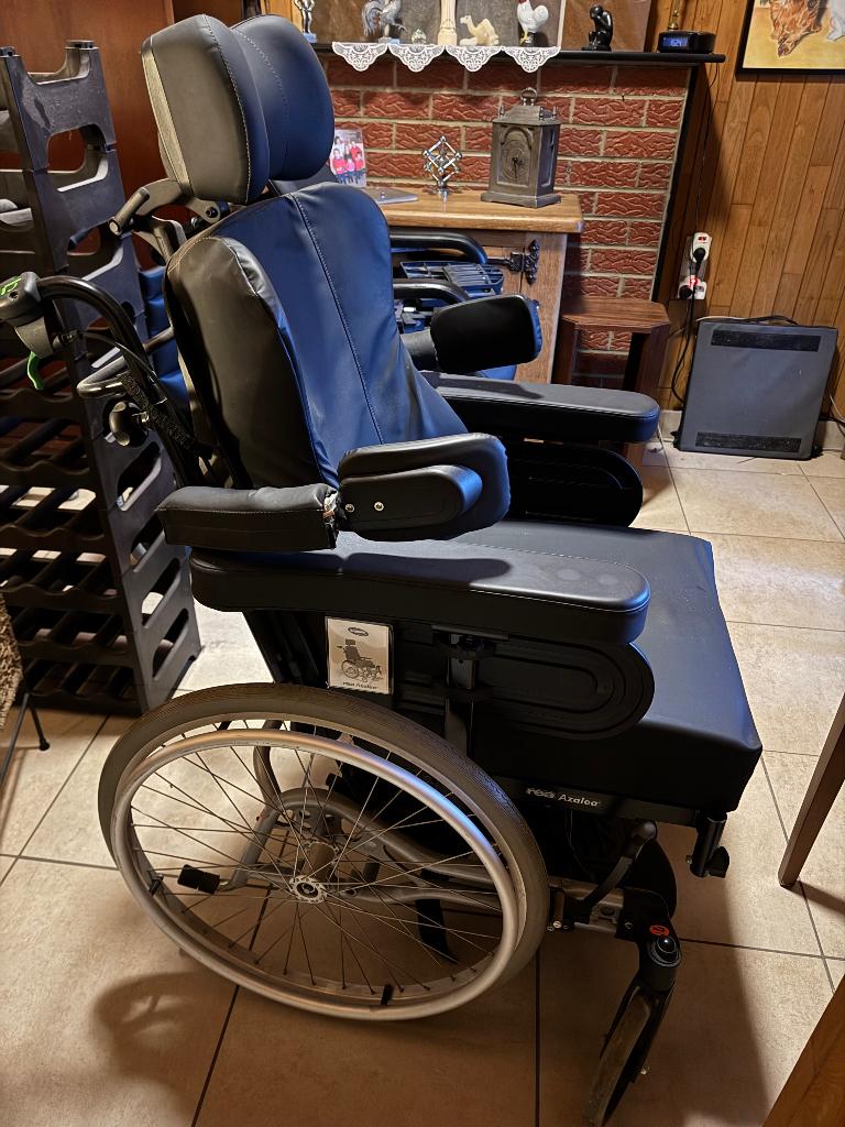 Fauteuil roulant Invacare Rea Azalea, Diversen, Verpleegmiddelen, Zo goed als nieuw, Ophalen