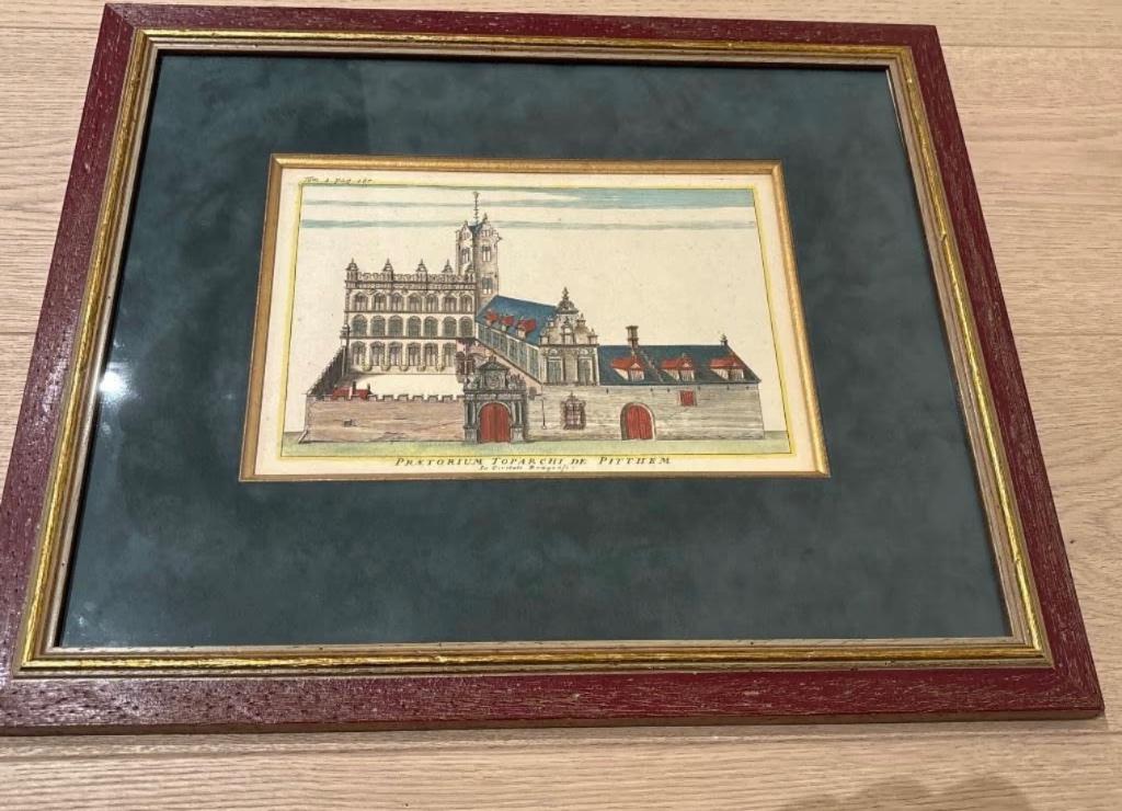 Gravure Sanderus Hof van Pitthem Brugge (1735), Antiek en Kunst, Kunst | Etsen en Gravures, Ophalen of Verzenden, Gravure, Ingelijst