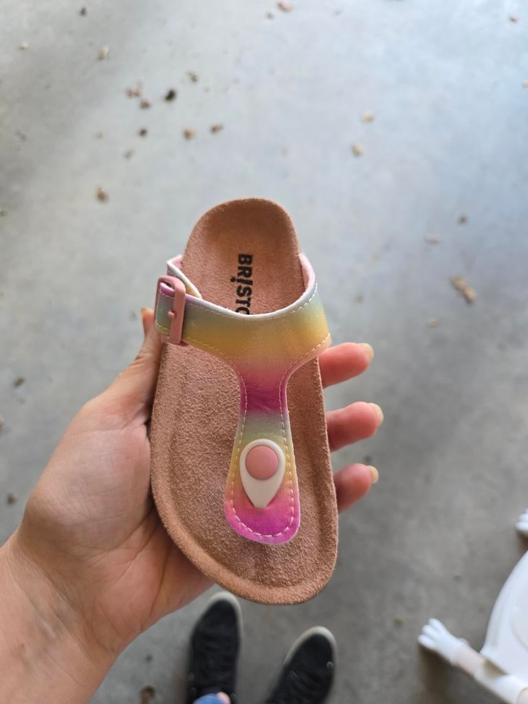 Teen slippers  nieuwprijs is 17 euro, Neuf, Enlèvement, Chaussures, Bristol