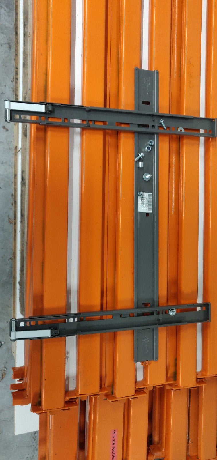 Tv beugel vogel's thin 305 silver, Ophalen, Zo goed als nieuw