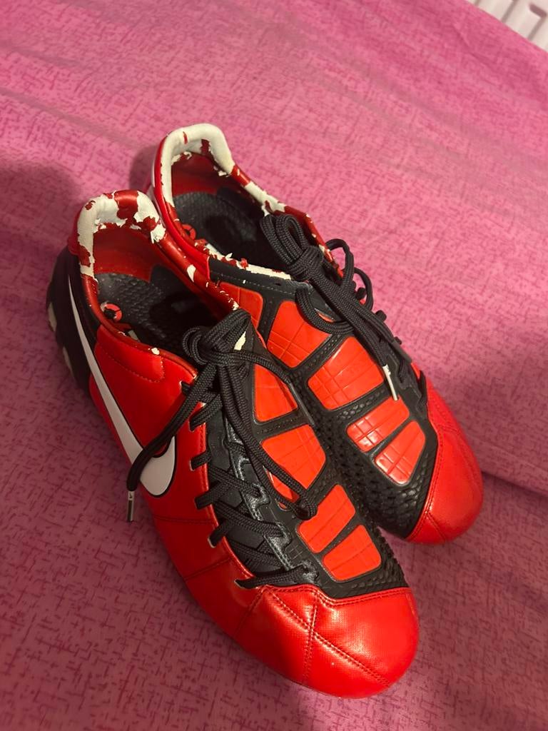 Voetbal schoenen 2010, Sport en Fitness, Voetbal, Schoenen, Maat L, Ophalen of Verzenden, Zo goed als nieuw